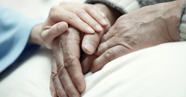 Почти всички настоящи смъртни случаи от COVID 19 в САЩ са