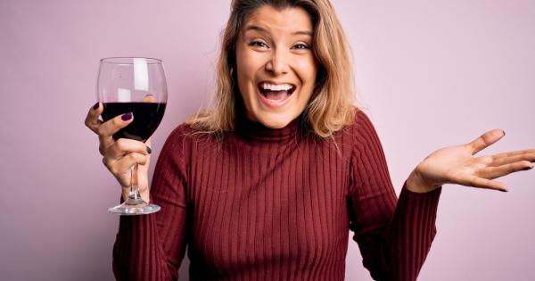 Изследователи от Кеймбриджския университет установиха че обемът на чашите влияе върху