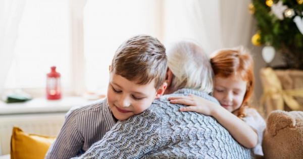 Бабите и дядовците са незаменими помощници на младите родители и