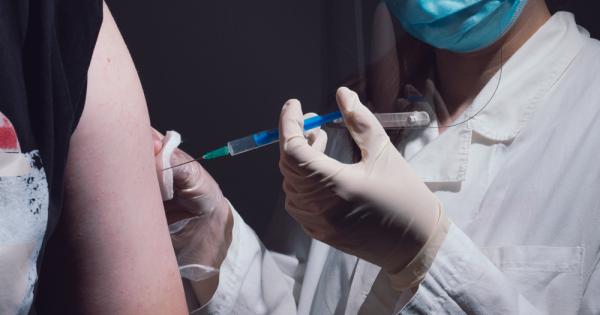 Италианец се опита да заблуди медицинска сестра, ваксинираща срещу COVID-19,