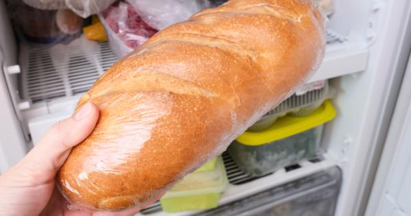 Наскоро потребители в Tiktok заявиха че когато замразявате хляба той