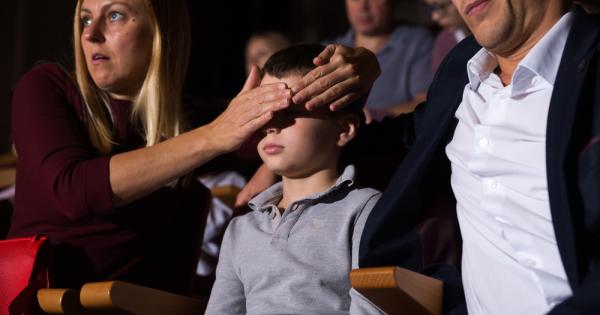 През 1983 г д р Джайлс Бриндли отива на конференция по