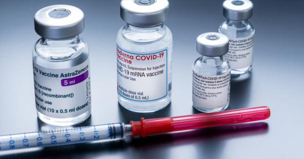 Комбинирането на различни дози ваксини срещу COVID 19 увеличава честотата на