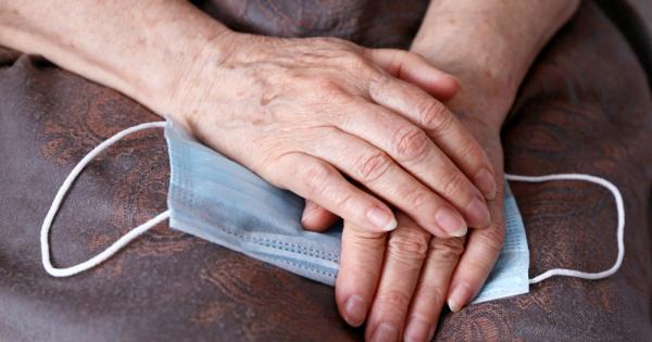 Задължителното носене на защитни маски в закрити обществени места отпада