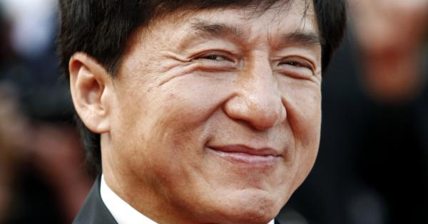 Джеки Чан заяви че ще даде 1 милион юана или