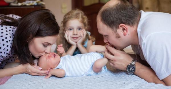 Какво се случва през първия месец от живота на новороденото
