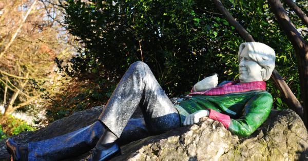 Никога не спори с идиот Той те принизява на собственото