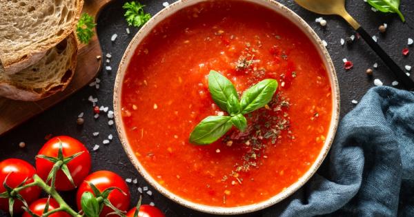 Основната съставка за доматената супа са доматите Те са както