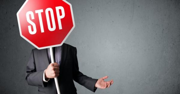 Писателят и директор на Merryck Co Адам Брайънт насърчава