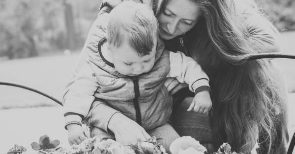 Само един единствен човек те обича още преди да те е