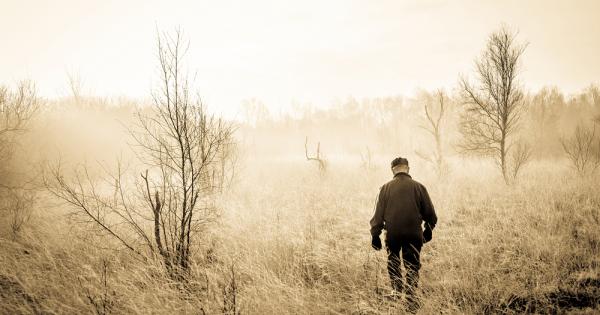 Един човек работел в градината си когато наблизо минал непознат