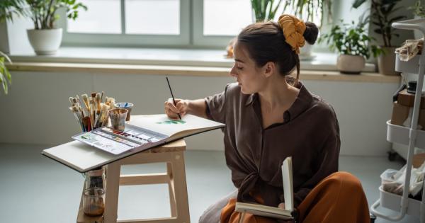 Творческите хобита като рисуване дървообработване писане са полезни за психичното