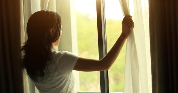 Смятате че като отворите прозореца и проветрите ще се избавите