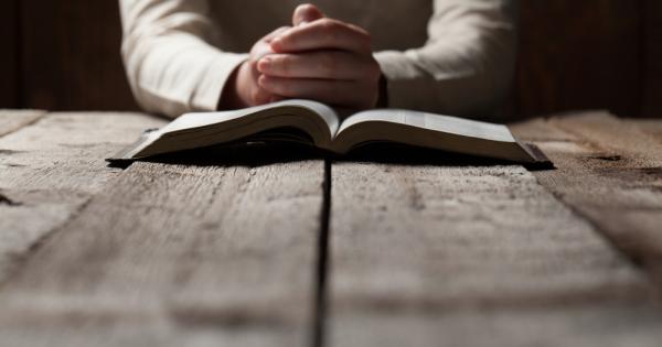 Един престъпник решил да се покае и отишъл на изповед