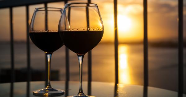 Учени обясниха защо не можем да устоим на чаша червено вино