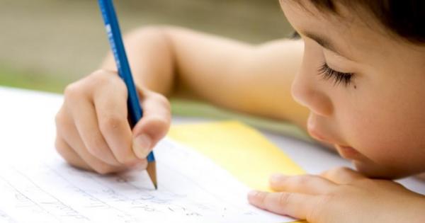 Правилното държане на молива химикалката или флумастера е от съществено