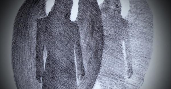 Двама ангели седят и наблюдават държавите на Земята високо от