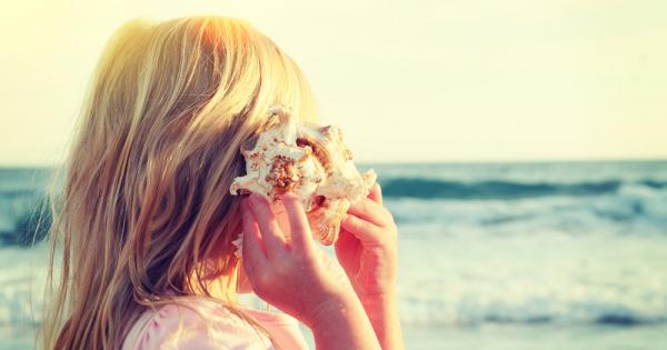 Шума който чуваме когато поставим рапан до ухото си не