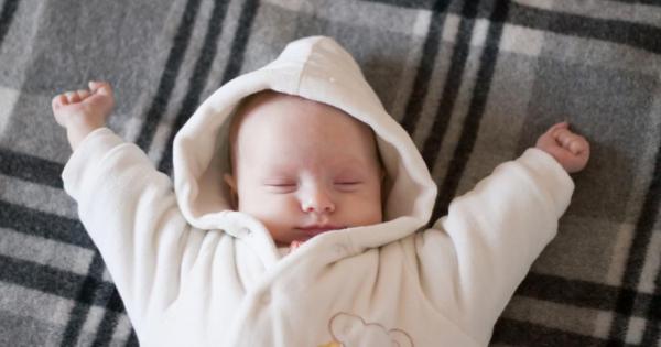 Да оставя бебето да спи или да го събудя за