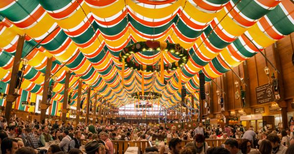 Октоберфест е най големият народен празник в света Провежда се ежегодно