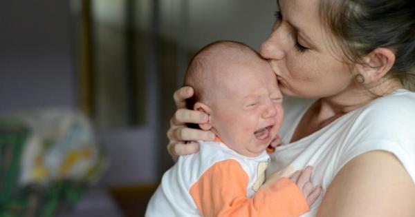 През първата година бебето много често ще ви буди нощем