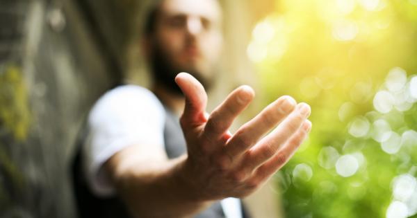 Трудно е да поискаш помощ Факт е обаче че ни