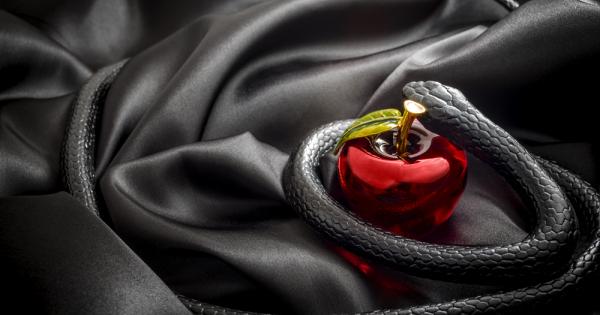 Кокетен поглед предизвикателен тоалет или леко докосване при разминаване Има