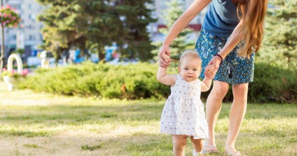 Детето прави първите си неуверени стъпки След първоначалната еуфория съвсем