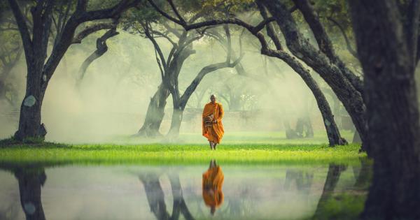 Един възрастен учител в Индия се уморил от постоянните оплаквания