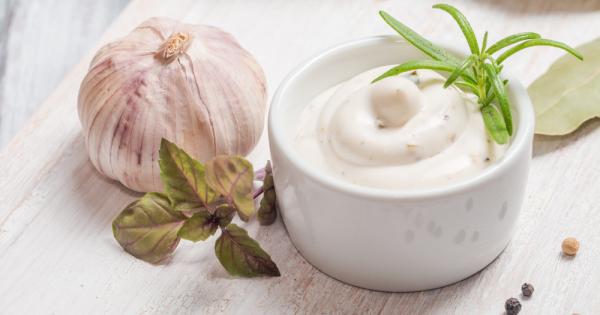 Киселото мляко може да неутрализира миризмата на чесън установи американско