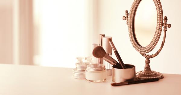 Гледам се днес в огледалото Божеее каква красота Качвам се на кантара Божее и толкова