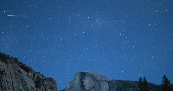 Всяка година от края на април до средата на май Земята преминава