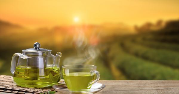 Чаят е най консумираната напитка в света след водата Има освежаващ