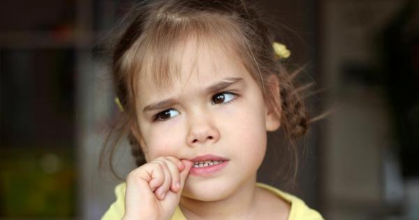 Този проблем се нарича онихофагия и засяга не само малките