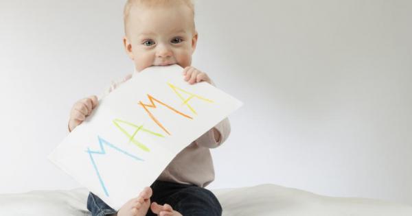 Говорите на новороденото като на голям човек Естествено бебето не