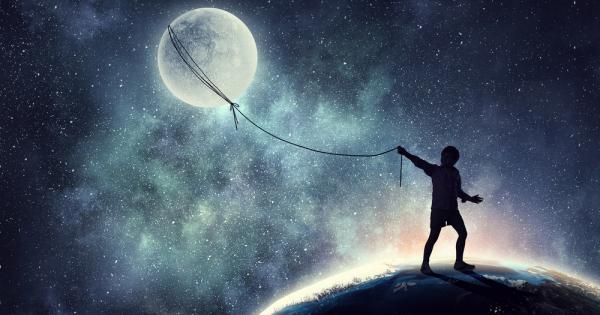 Едно момченце обичало да чете приказки и силно вярвало в