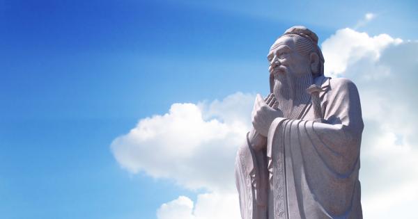 На едно място по пътя Конфуций вижда човек който иска