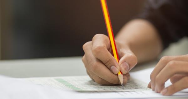 1 Коя от сложните думи е написана правилно а заместник директор