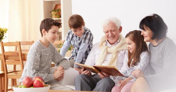 Бабите и дядовците са незаменими помощници на младите родители и
