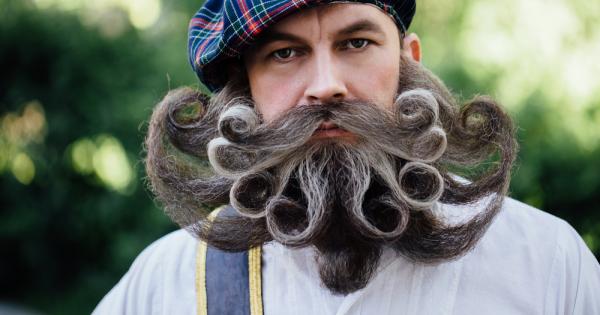 Чарлз Дарвин горд притежател на една от най култовите бради в