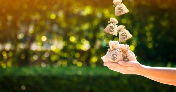 Повечето хора са израснали с предубеждението че парите са зло