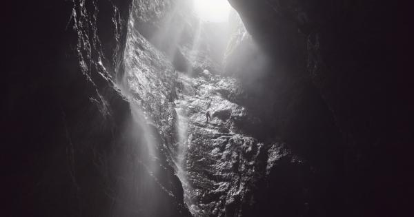 Екип от австралийски спелеолози се спусна в поредица от пещери