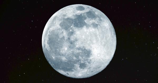 Фалшиво видео което претендира че показва как Луната изгрява над