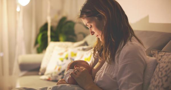 Бебетата които се хранят с майчино мляко през първите шест