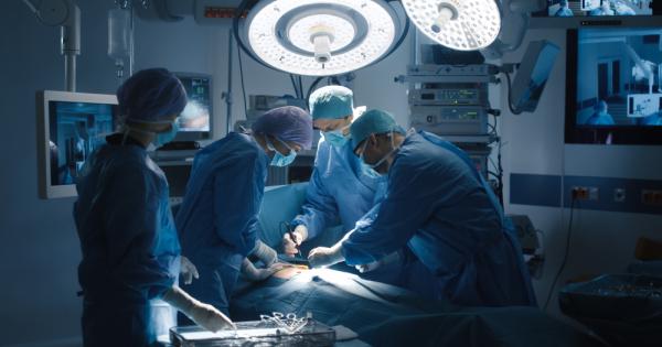 Хирурзи извършиха първата за Великобритания трансплантация на матка на пациентка