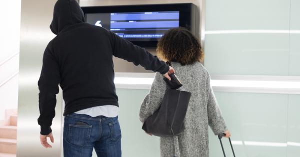 За да откраднат нещо от джоба ви крадците си служат