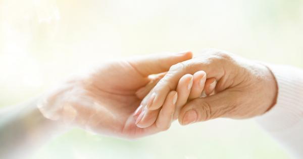 Надин социален робот задействан от изкуствен интелект с жестове