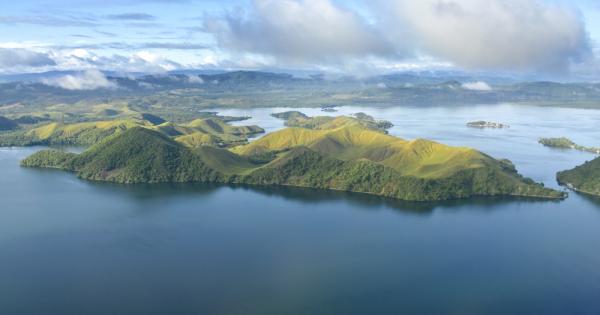 Учени, проучващи планинските райони на западната част на остров Нова Гвинея,