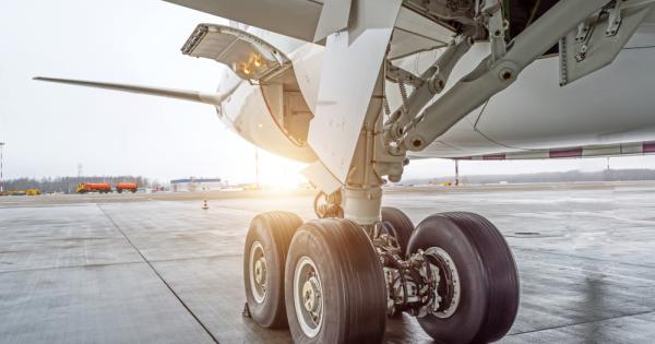 Нидерландските власти на летище Схипхол откриха пътник без билет скрит