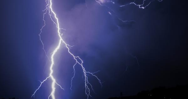 Брат и двете му сестри са били поразени от мълния